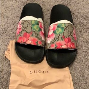 Gucci Slides 100% Authentic. In great condition!!!